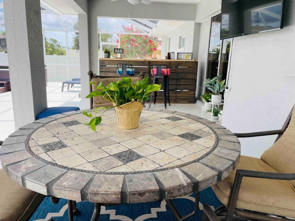 Endless Summer Retreat Jacuzzi 3Kingbed Airhockey Cape Coral Ngoại thất bức ảnh